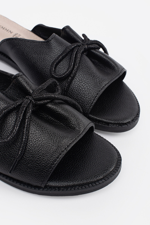 Melni čības ar loku Melni čības ar loku