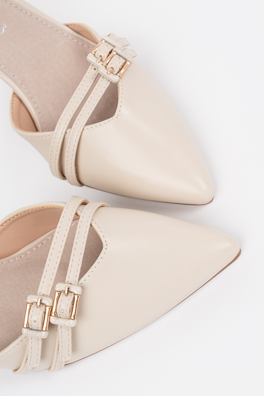 Ivory krāsas augstpapēžu kurpes