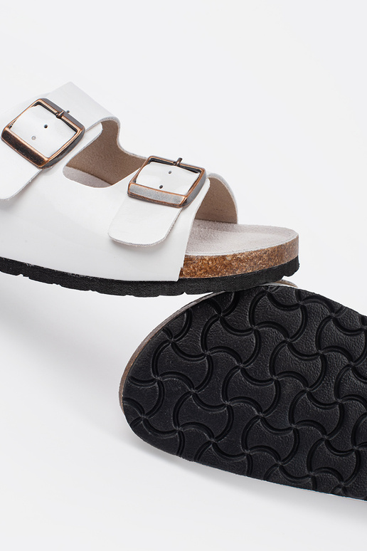 Baltas plakanas čības Baltas plakanas čības