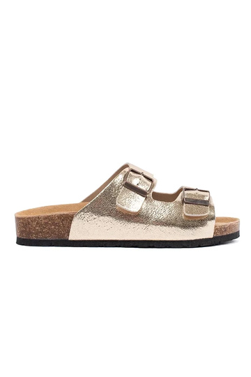 Zelta krāsas čības uz...