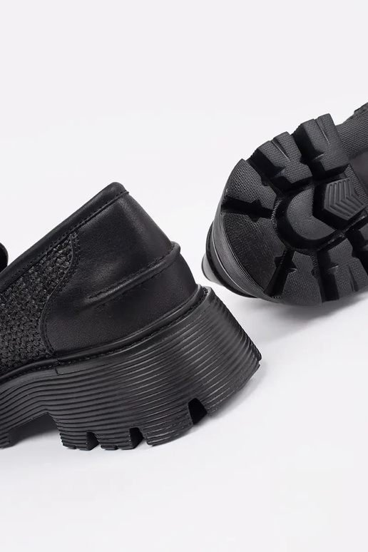 Melni mokasīni ar platformu un zelta...