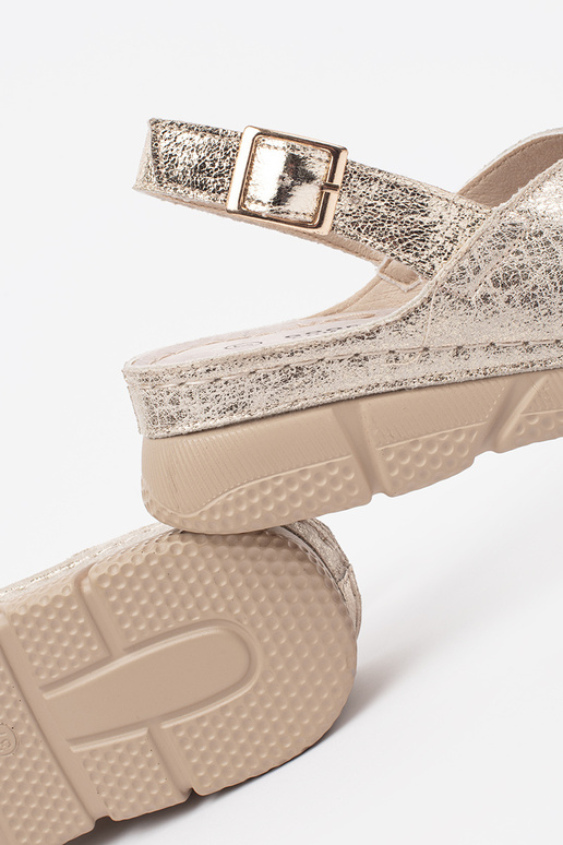 Zelta krāsas plakanas sieviešu sandales