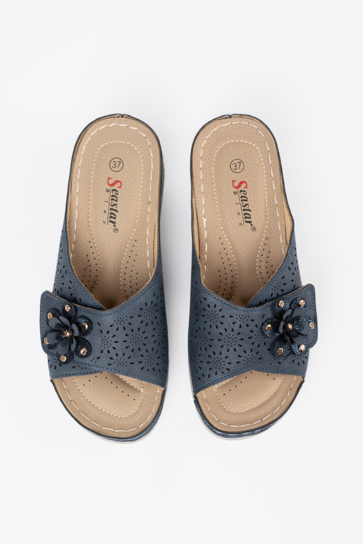 Sieviešu čības ar dekoratīvām ziediem...