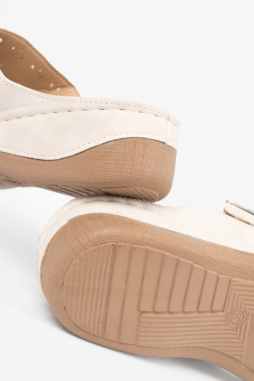 Sandalīši uz zemas platformas ar...