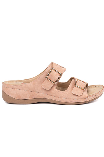 Sandalīši uz zemas...