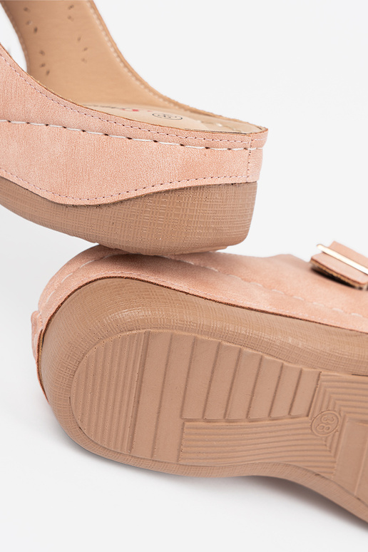 Sandalīši uz zemas platformas ar...