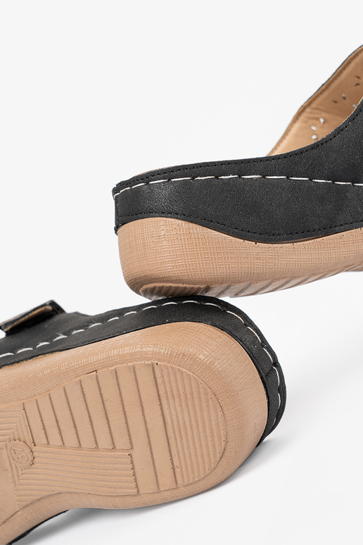 Sandalīši uz zemas platformas ar...