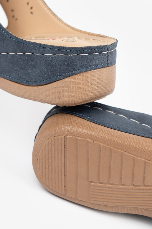 Sandalīši uz zemas platformas ar...