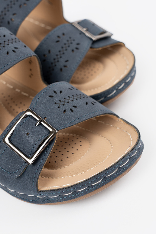 Sandalīši uz zemas platformas ar...