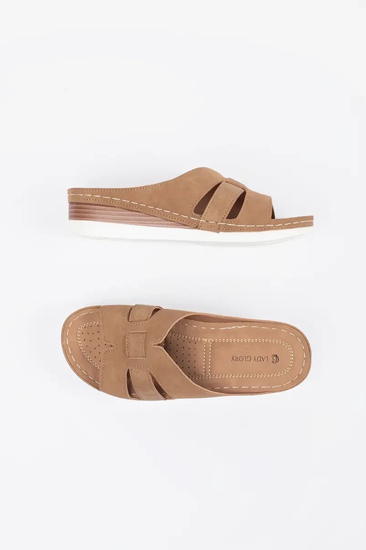 Ērtas čības uz zema pleca smilšu krāsā