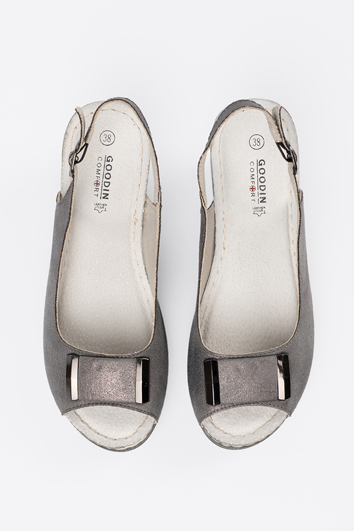 Sieviešu pelēkie sandales uz papēža