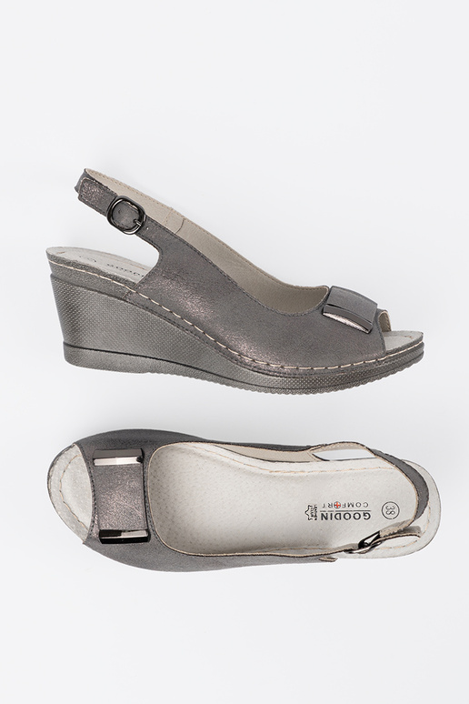 Sieviešu pelēkie sandales uz papēža