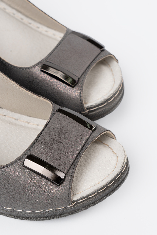 Sieviešu pelēkie sandales uz papēža