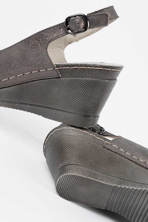 Sieviešu pelēkie sandales uz papēža