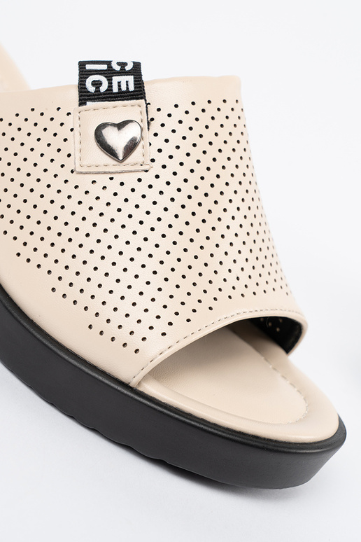 Sieviešu čības ar platformu smilškrāsā