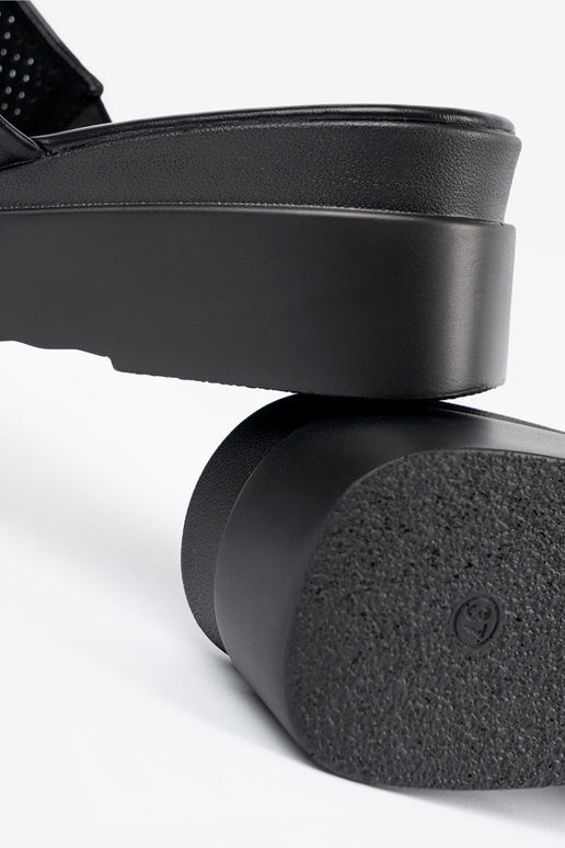 Ažūra čības ar platformu melnā krāsā Ažūra čības ar platformu melnā krāsā