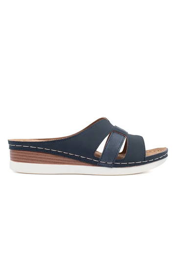 Ērtas čības uz zema pleca...