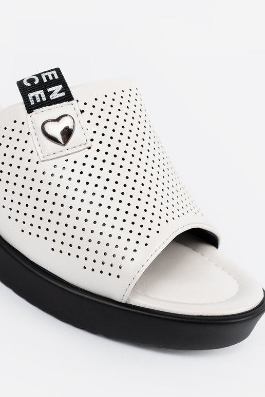 Ažūra čības ar platformu baltā krāsā Ažūra čības ar platformu baltā krāsā