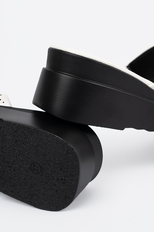 Ažūra čības ar platformu baltā krāsā Ažūra čības ar platformu baltā krāsā