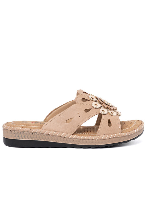 Sieviešu čības ar dekoratīvām ziediem...