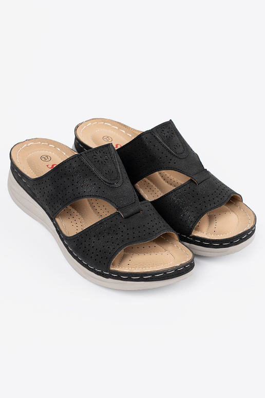 Ērtas čības ar aprīkojumu melnā krāsā Ērtas čības ar aprīkojumu melnā krāsā