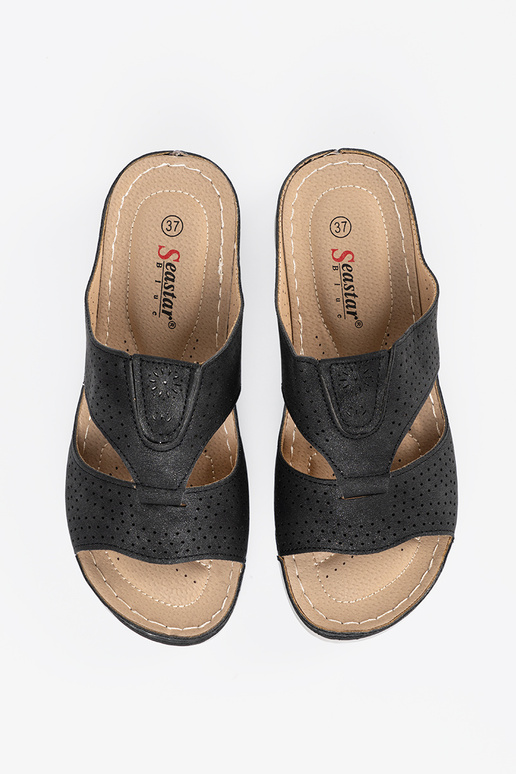 Ērtas čības ar aprīkojumu melnā krāsā Ērtas čības ar aprīkojumu melnā krāsā