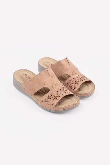 Rūsganas krāsas čības uz... 2