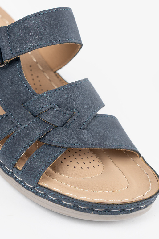 Sieviešu čības ar dekoratīvām ziediem... Sieviešu čības ar dekoratīvām ziediem...