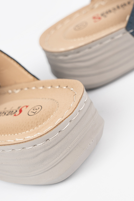 Sieviešu čības ar dekoratīvām ziediem... Sieviešu čības ar dekoratīvām ziediem...