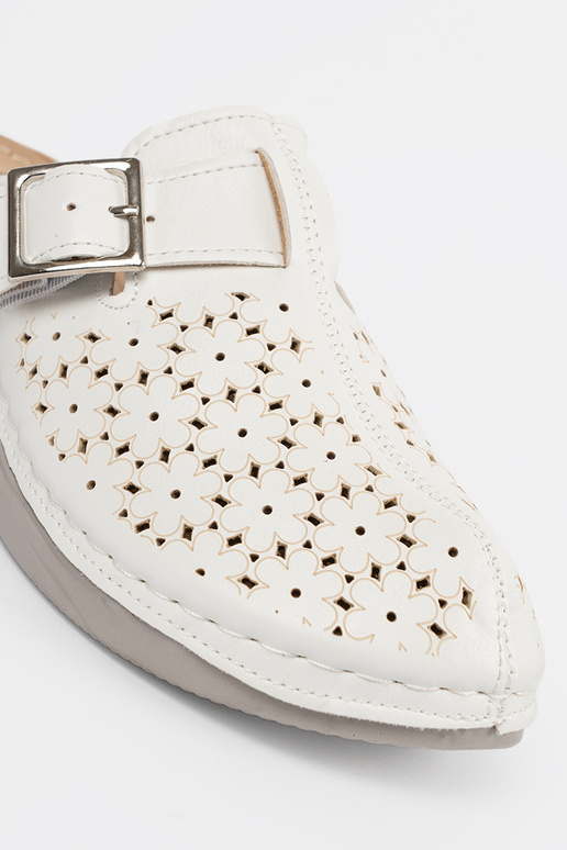 Čības ar aizvērtām pirkstiem un...