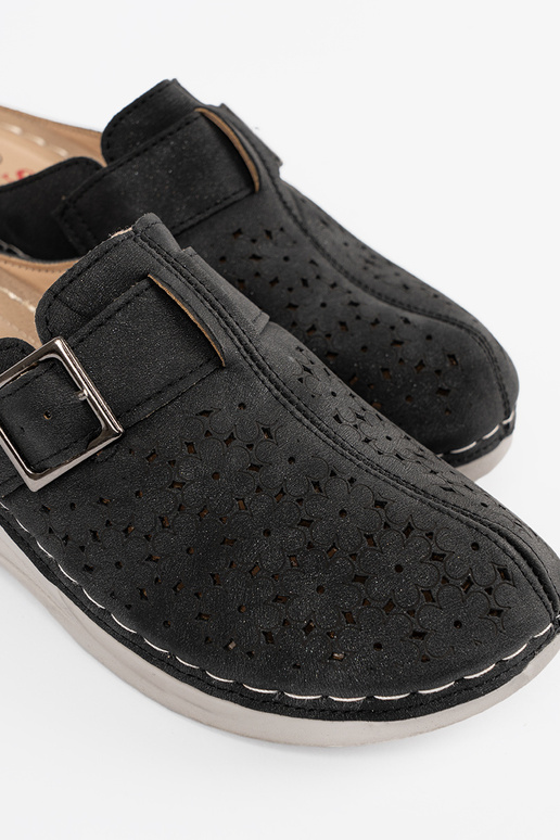 Čības ar aizvērtām pirkstiem un...