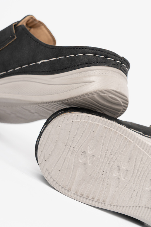 Čības ar aizvērtām pirkstiem un...