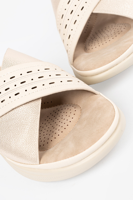 Čības ar platformu ziloņa kaula krāsā Čības ar platformu ziloņa kaula krāsā