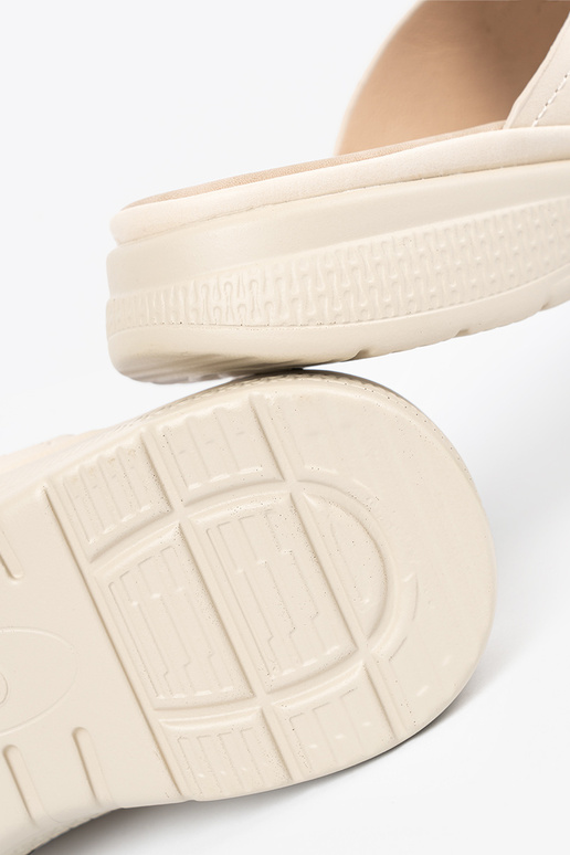 Čības ar platformu ziloņa kaula krāsā Čības ar platformu ziloņa kaula krāsā