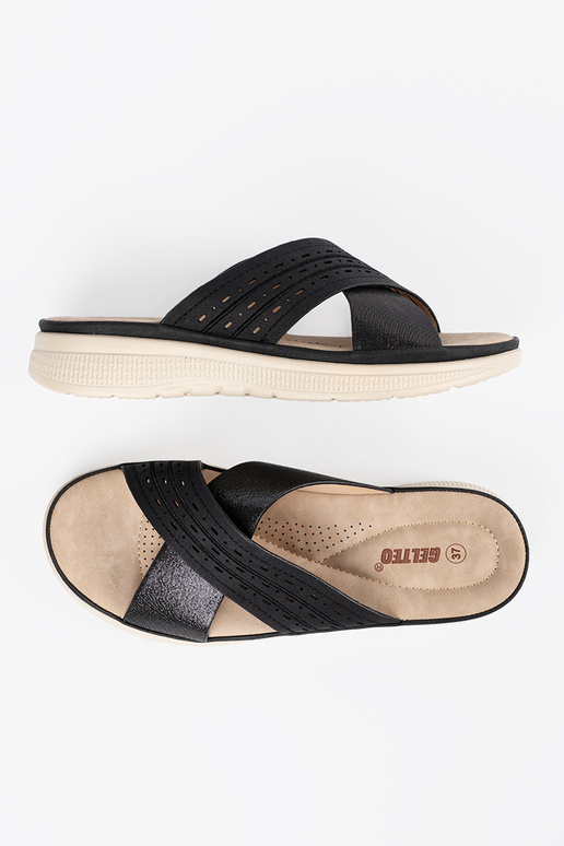 Čības ar platformu melnā krāsā Čības ar platformu melnā krāsā