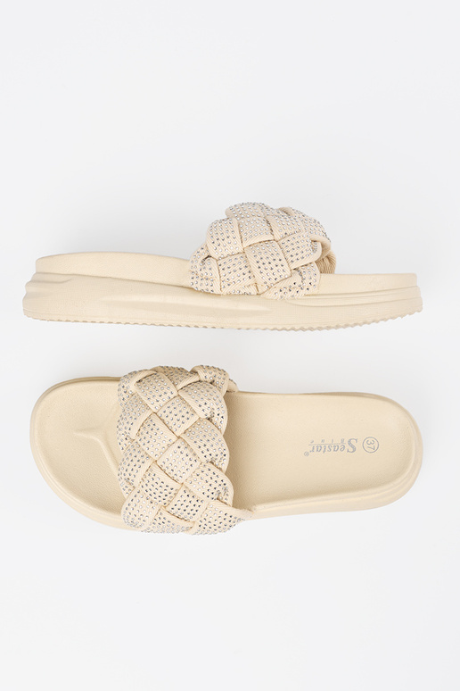 Kristālu čības spilgti smilšu krāsā Kristālu čības spilgti smilšu krāsā