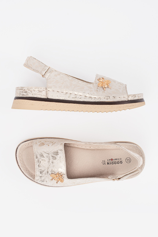 Ziloņkaula krāsas sandales ar... Ziloņkaula krāsas sandales ar...