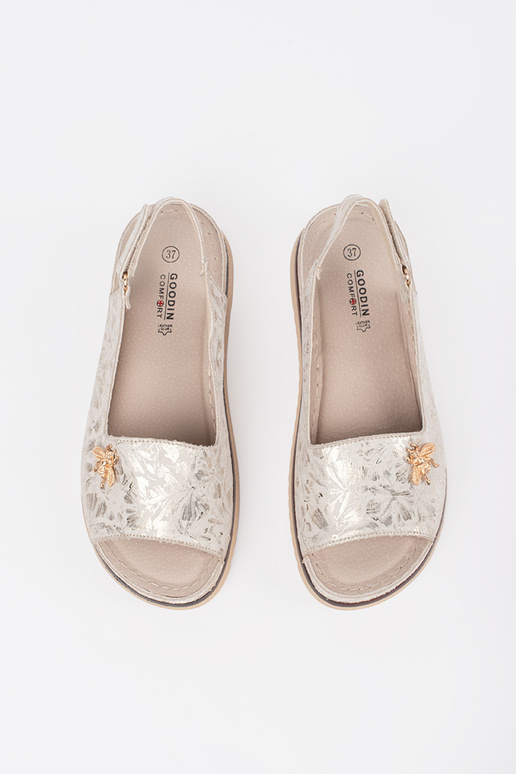 Ziloņkaula krāsas sandales ar... Ziloņkaula krāsas sandales ar...