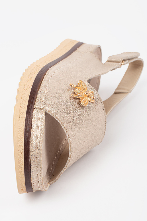 Zelta krāsas sandales ar platformu un... Zelta krāsas sandales ar platformu un...