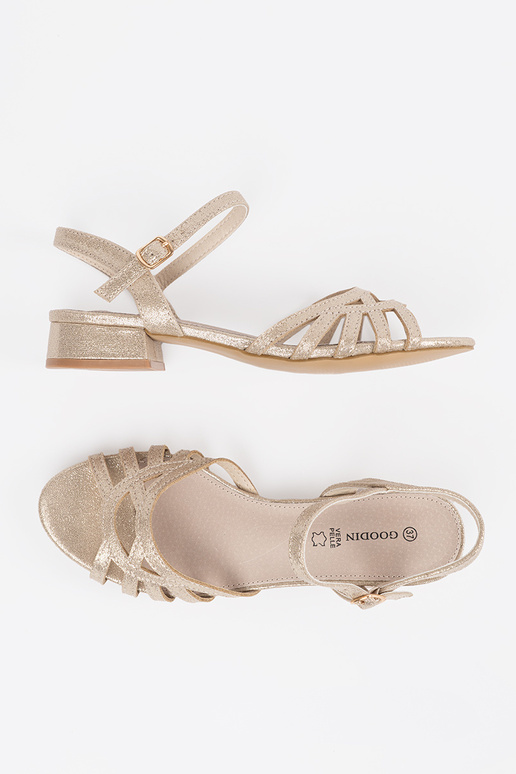 Sandales zelta krāsā