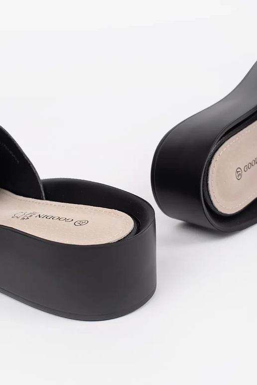 melna krāsa čības sievietēm ar ķēdi melna krāsa čības sievietēm ar ķēdi