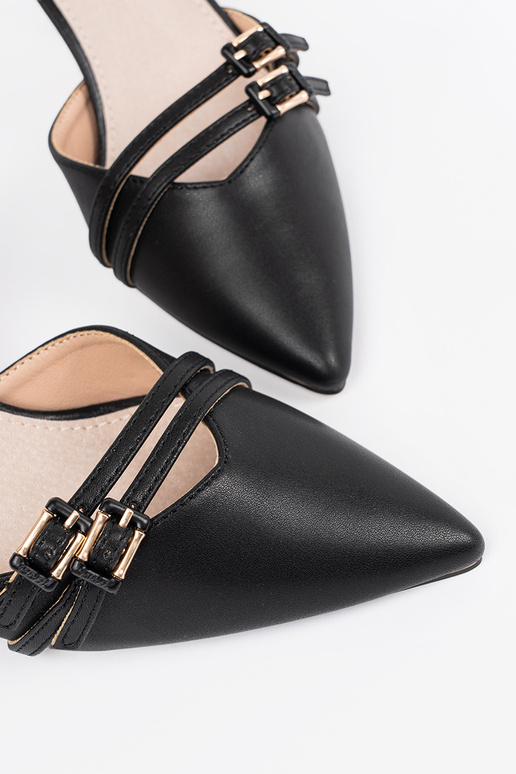 Melni augstpapēžu kurpes Melni augstpapēžu kurpes