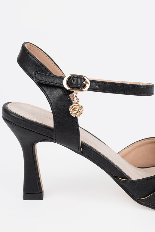 Melni augstpapēžu kurpes Melni augstpapēžu kurpes