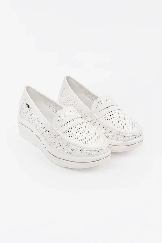 balta krāsa mokasīni uz biezā pamatnes