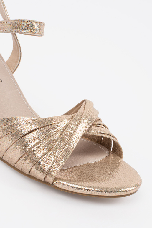 Zelta krāsas eleganti sandales uz... Zelta krāsas eleganti sandales uz...