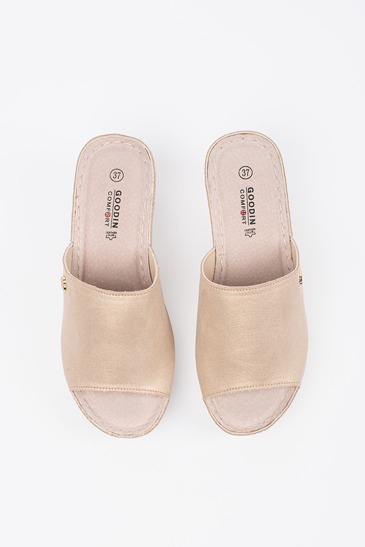 Zelta čības sievietēm uz pleca