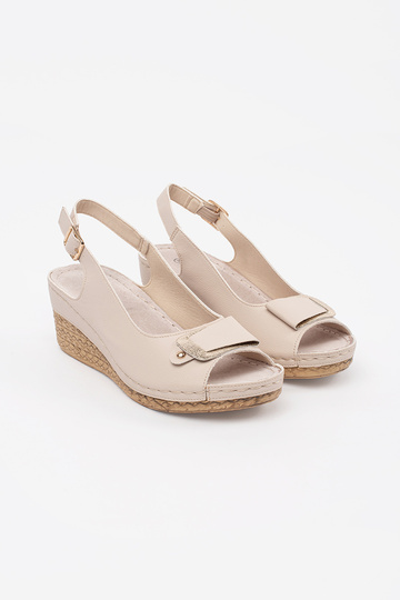 ivoru krāsas sandales uz... 2