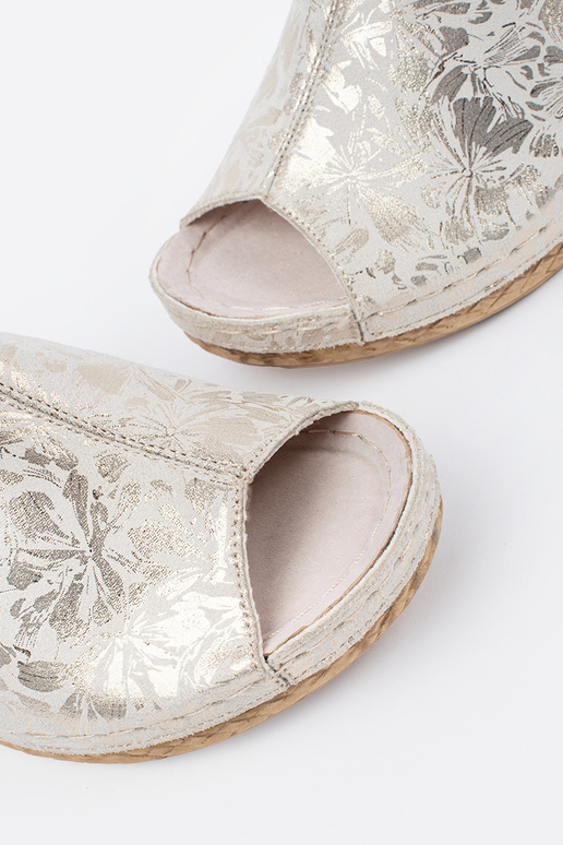 ziloņa kaula krāsas čības uz papēža... ziloņa kaula krāsas čības uz papēža...