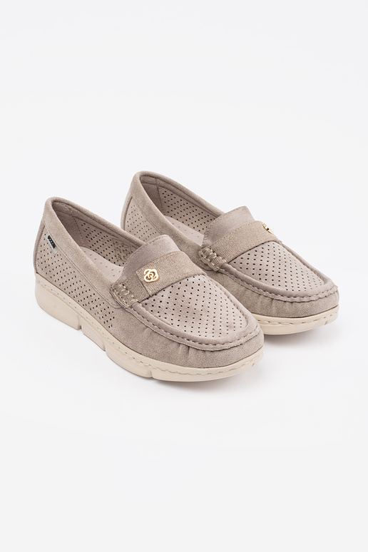 smilšu krāsas mokasinā