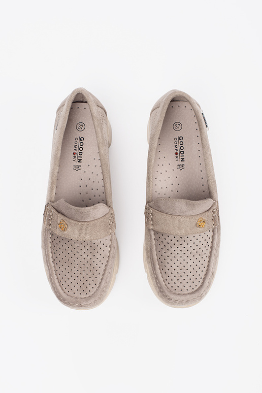 smilšu krāsas mokasinā